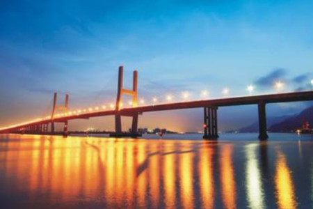 利用无线通信技术对桥梁进行实时的安全结构监测，顺利获得边缘计算网关BMG700无线通信设备，实时获取桥梁的温湿度、桥面负载、关键结构点形变、受力、环境等关键参数，建立一套智慧桥梁健康监测系统。