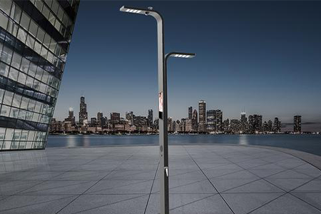 从传统路灯到“多杆合一”的智慧路灯改换，需求达数十年之久，需要从多维度去构建智慧路灯杆。基于智慧感知、视频处理、边缘计算、无线/有线通信、人机交互、控制执行、大数据、空间地理信息等新一代信息技术的应用，打造智慧灯杆。